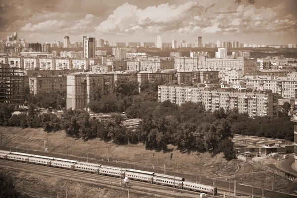 Moscú - paisaje de la ciudad, la parte histórica de la ciudad. Foto tonificada en sepia —  Fotos de Stock
