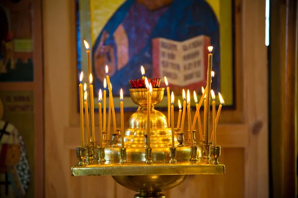 Altar with lighted candles in the church — Stock Photo, Image