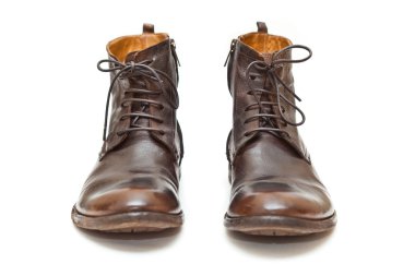 Beyaz arka plan üzerinde izole yüksek pahalı erkek deri ayakkabıları. Sonbahar - ilkbahar el yapımı ayakkabı