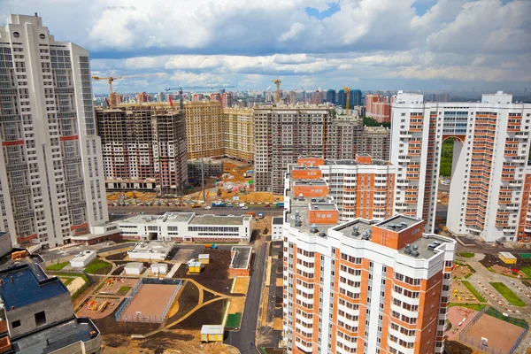 Construção de novos bairros na cidade — Fotografia de Stock