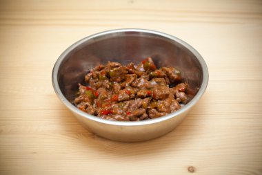 Et ve sebze hayvan için ile top. Köpek ve kedi yiyecek
