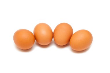 Beyaz arka plan üzerinde izole kahverengi tavuk yumurta