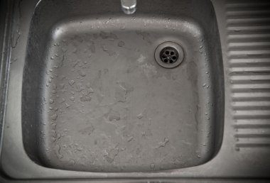 Çelik Mutfak lavaboda