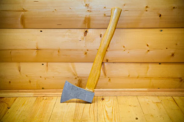 Rustieke ax in de sauna — Stockfoto