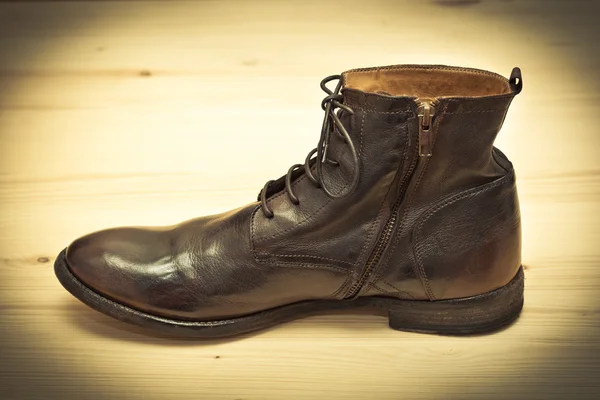 Fashionable men's shoes. Retro style, photo toned yellow. Old school shoes handmade — Stock Photo, Image