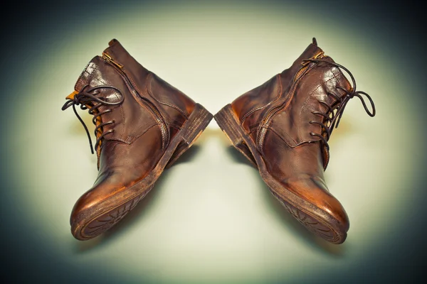 新しいファッション革手作り靴、カウボーイ スタイルです。グランジ スタイル. — ストック写真