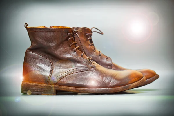 Dure herfst en lente lederen schoenen bruin vintage stijl — Stockfoto