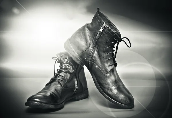 Erkek deri ayakkabıları, retro tarzı Studio portresi — Stok fotoğraf