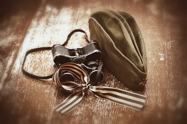 Soldier field cap, military binoculars, George Ribbon. — Stock Photo, Image