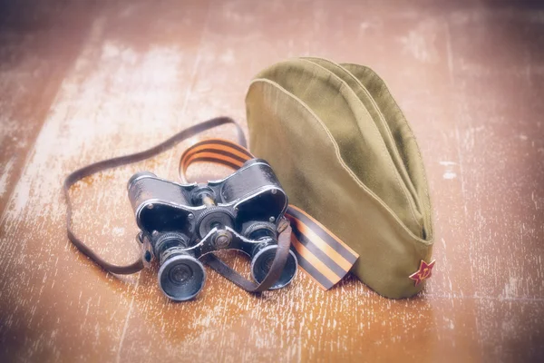 Items WWII: George Ribbon, forage cap, binoculars — Stock Photo, Image