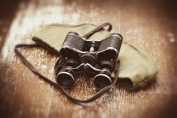 Items WWII: soldier field cap, military binoculars — Stock Photo, Image