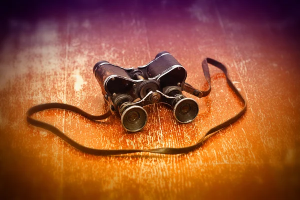 Old military binoculars since World War II on an orange background. Anniversary of the Victory Day 70 years. — Stock Photo, Image
