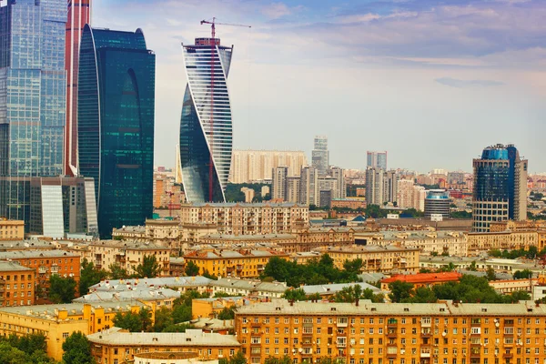 The central part of the city - the old buildings in Moscow and modern business center Moscow-City — Stock Photo, Image