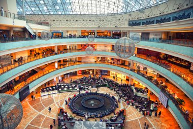 Moskova - 9 Mart: alışveriş merkezi Afimall şehir. Oda kule İş Merkezi Moskova şehir. Rusya, Moskova, 9 Mart 2015