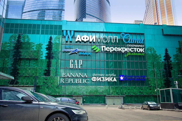 Москва - 9 березня: вхід в будівлю Afimall міста. Торговий комплекс Afimall City розташований у бізнес-центрі міста Москви. Росія, Москва, 9 березня 2015 — стокове фото