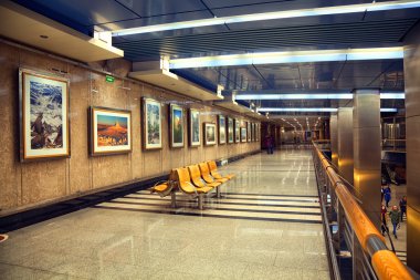 Moskova - 9 Mart: iç Moskova metro istasyonu 