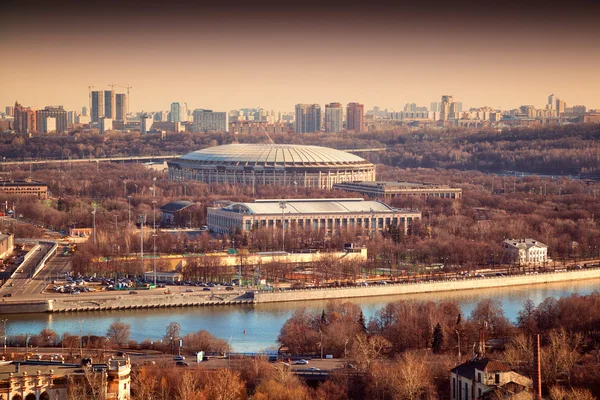 Complexo esportivo "Luzhniki" em Moscou, Rio Moskva. Rússia — Fotografia de Stock