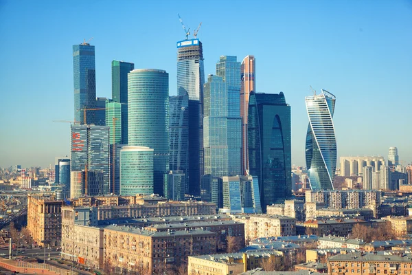 Moskva - 14 mars: Visa i Moskva och business center Moskva-City. Ryssland, Moskva, 14 mars 2015 — Stockfoto