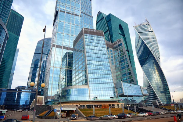 Moskou - 9 maart: het grondgebied van het zakencentrum van Moskou Moscow-City. Rusland, Moskou, 9 maart 2015 — Stockfoto