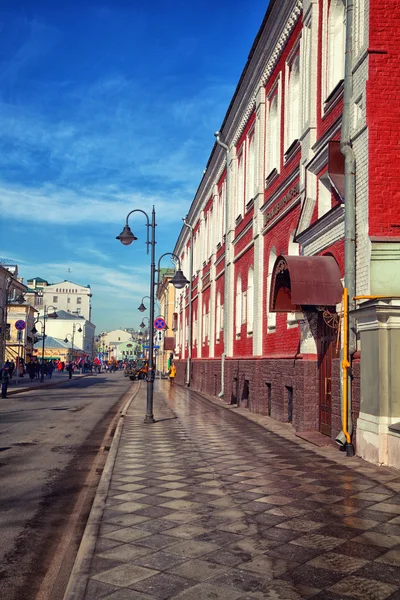 Moscou - 18 de março: Pyatnitskaya Street, o centro histórico. distrito Zamoskvoreche. Rússia, Moscou, 18 de março de 2015 — Fotografia de Stock