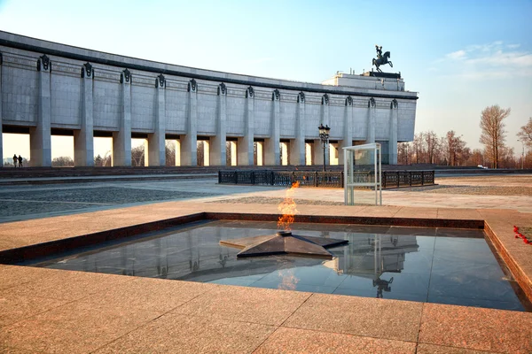 Eternal Flame - symbol of victory in World War II. Poklonnaya Gora, Victory Park, the Museum of the Great Patriotic War, Moscow, Russia — Stock Photo, Image