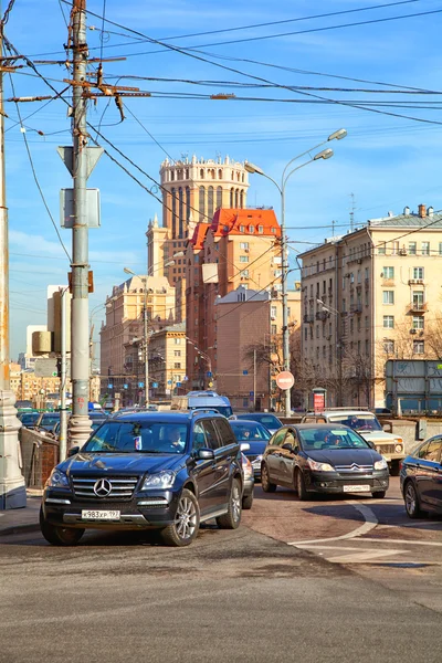 Moskova - 18 Mart: Bahçe Ring arabaları. Şehir bölgesi Zamoskvorechye. Rusya, Moskova, 18 Mart 2015 — Stok fotoğraf