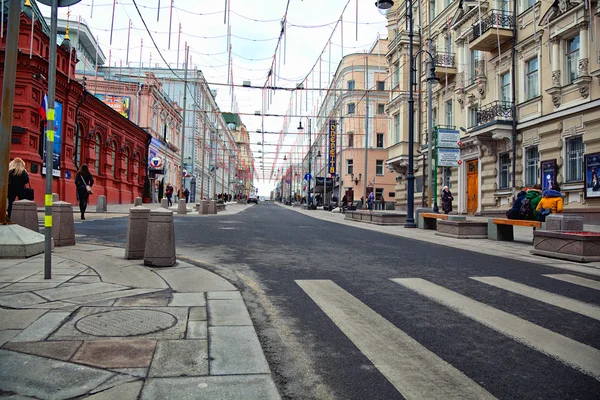 Moscou - 7 de março: As velhas ruas de Moscou Dmitrovka. Rússia, Moscou, 7 de março de 2015 — Fotografia de Stock