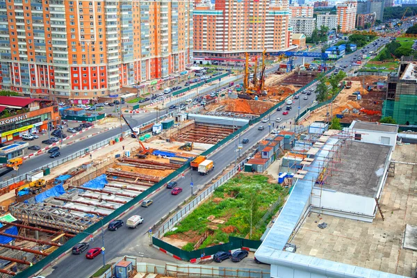 Moszkva - június 25: Építőipari új metróvonal Ramenky területén. Oroszország, moszkvai 2014. június 25. — Stock Fotó
