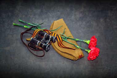 Karanfil, George şerit, askeri dürbün ve alan kap. Büyük Vatanseverlik Savaşı zaferle 70 yıl