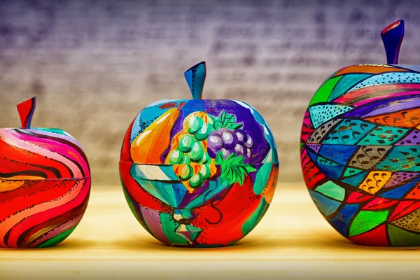 Zierobst-Äpfel, handbemalt. Moderne Kunst. — Stockfoto