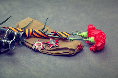 Öğeleri İkinci Dünya Savaşı: kapağı, madalya, çiçek, askeri dürbün, George Ribbon hayvan yemi için