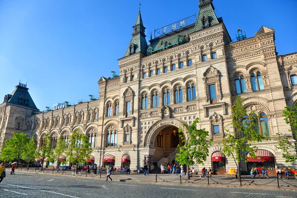 Moscow, Rusland - 25 mei 2015: GOM, staat warenhuis in Moskou Rode plein — Stockfoto