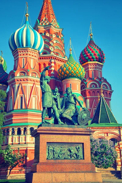 Monument till Minin och Pozharsky, St Basil's Cathedral i Moskva, Ryssland — Stockfoto