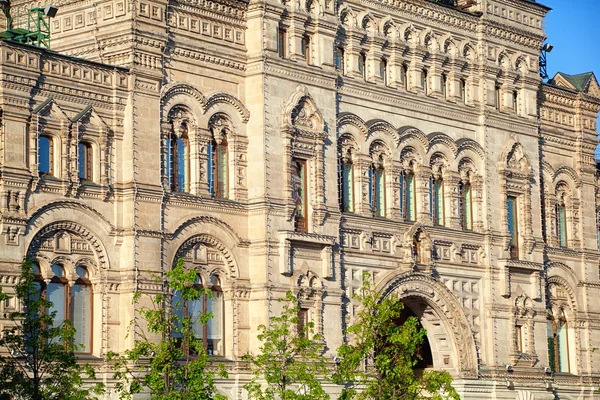 Detalhes da arquitetura do edifício de GUM closeup, Moscou, Rússia. Loja do Departamento de Estado — Fotografia de Stock