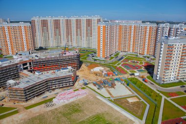Moskova, Rusya - 8 Ağustos 2015: İnşaat konut için yeni binaların. tipik ev