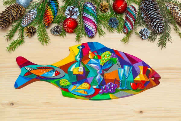 Kerstmis samenstelling - decoratieve vis handgemaakte, fir takken, fir kegels en speelgoed — Stockfoto