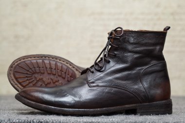 Bir çift deri erkek moda ayakkabı