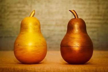 Dekoratif ahşap armut sarı ve kahverengi