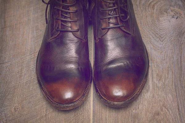 Υποδήματα έννοια. καφέ αρσενική παπούτσια closeup, vintage στυλ — Φωτογραφία Αρχείου