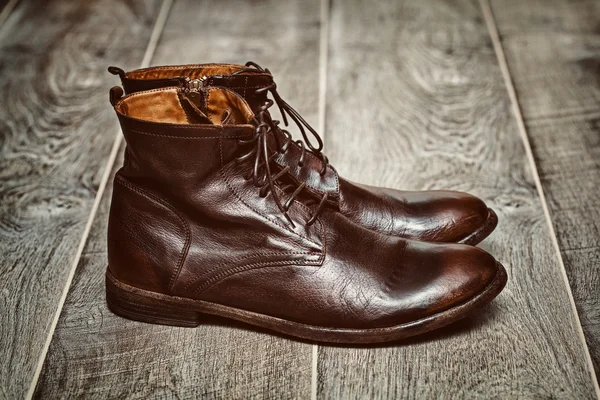 Retro stijl. Mooie mannen schoenen bruin — Stockfoto