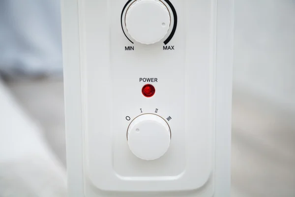 Aquecedor elétrico no apartamento. Capacidade de aquecimento do painel — Fotografia de Stock