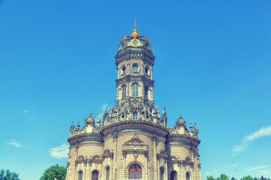 Kilise kutsal bakire Dubrovitsy içinde. Barok eşsiz mimarisi
