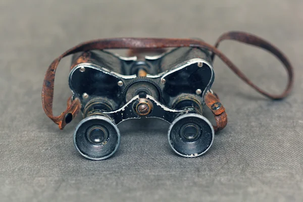Viejos binoculares militares de la Segunda Guerra Mundial — Foto de Stock