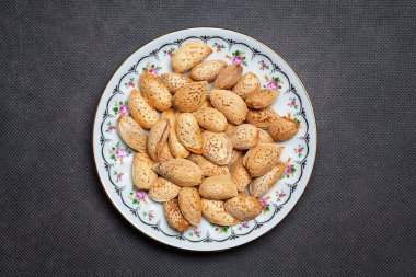 güzel bir vintage daire kabuk içinde badem