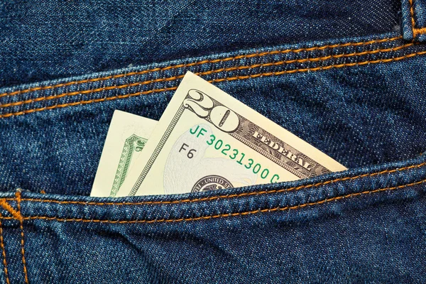 Доллары в заднем кармане джинсов — стоковое фото