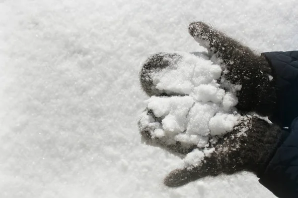 Снежные Перчатки Фоне Снега — стоковое фото