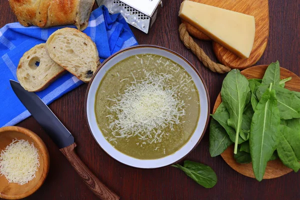 Primavera Verde Sopa Crema Saludable Acedera Con Queso Parmesano Deliciosa —  Fotos de Stock