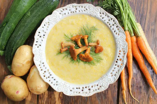 Sopa de verduras con setas —  Fotos de Stock