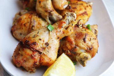 Limon ve şifalı tavuk budu.