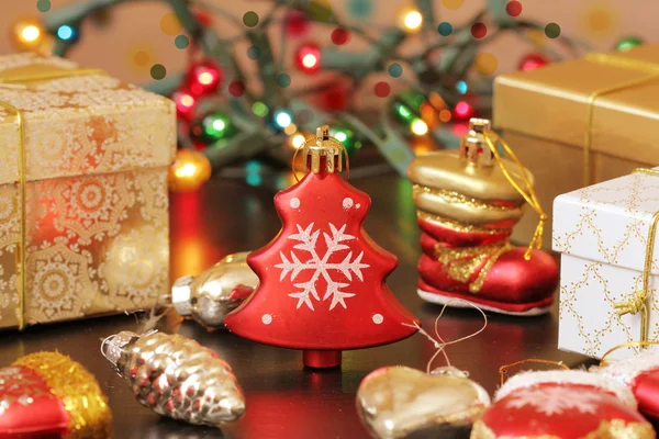 Noel hediye kutuları ve dekorasyon — Stok fotoğraf